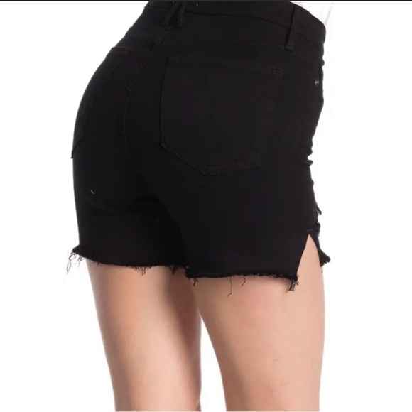 NWOT good American “the cutoffs” shorts - Picture 3 of 9